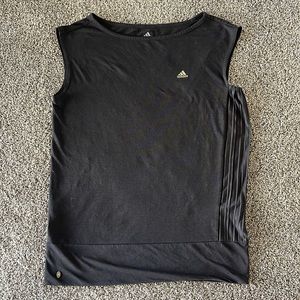 Adidas women’s sleeveless shirt. Size Medium. Adorable detailing.